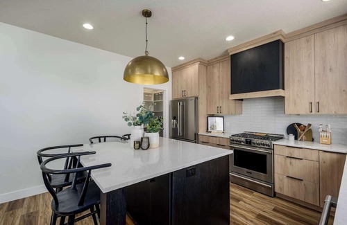 Provo Bay Maison | Lakeside Provo Getaway l Aero by Stay