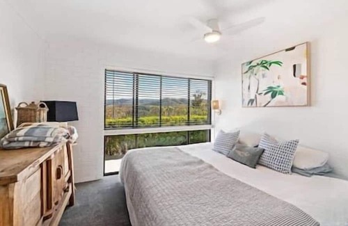 Kidaman Creek Autre | Luxe Farmstay, 10 mins Mapleton, Incredible View!