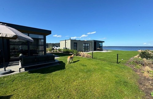 Enkhuizen Chalet De Ski | Chalet in Enkhuizen with Swimming Pool