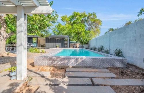 Alhambra Maison | The Phoenix Sanctuary Guesthouse - Saltwater Pool & Dog Friendly