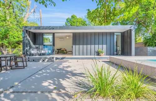 Alhambra Maison | The Phoenix Sanctuary Guesthouse - Saltwater Pool & Dog Friendly