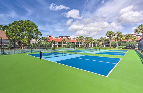 Panama City Beach Copropriété | Pool & Beach Trolley Access: PCB Resort Condo!