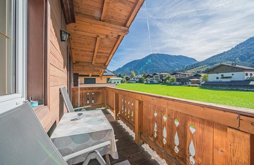 Brixen im Thale Appartement | Cosy holiday flat with balcony