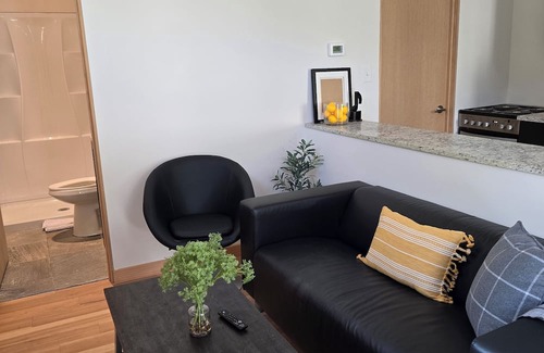 Central West End Lit Et Petit-Déjeuner | Charming modern guesthouse in the beautiful Central West End with WiFi, AC