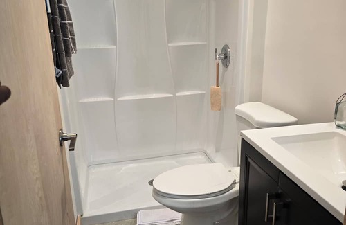 Central West End Lit Et Petit-Déjeuner | Charming modern guesthouse in the beautiful Central West End with WiFi, AC