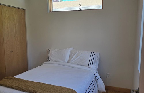 Central West End Lit Et Petit-Déjeuner | Charming modern guesthouse in the beautiful Central West End with WiFi, AC