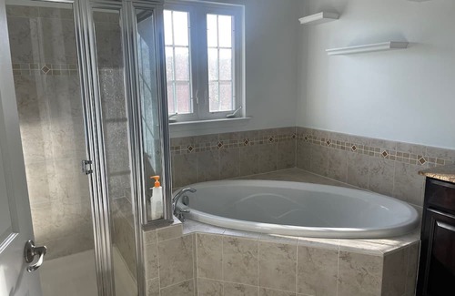 Burtonsville Maison | Charming 3-bedroom townhome in Burtonsville with a great view