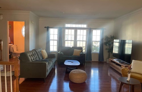 Burtonsville Maison | Charming 3-bedroom townhome in Burtonsville with a great view