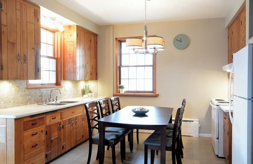 Quartier 5-4 Maison | Century-old house for groups of up to 16 people