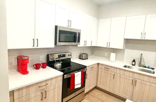 Nor Este Appartement | 1br/1bath - Corner Luxury Apartment. 7 min from Balloon Fiesta Park. Views! n