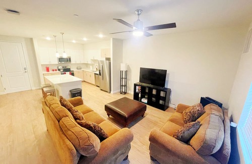 Nor Este Appartement | 1br/1bath - Corner Luxury Apartment. 7 min from Balloon Fiesta Park. Views! n