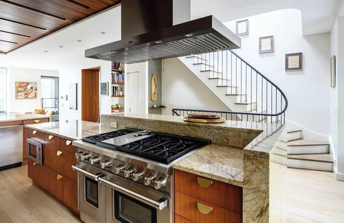 Crown Heights Appartement | Pacific by Rove Travel | Duplex w/Deck & Backyard