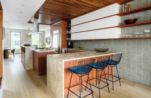 Crown Heights Appartement | Pacific by Rove Travel | Duplex w/Deck & Backyard