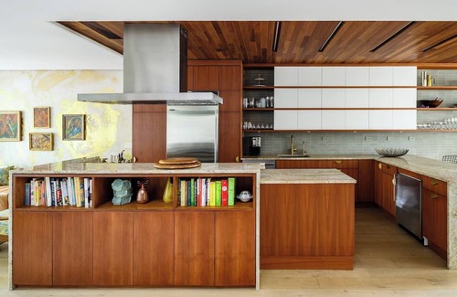 Crown Heights Appartement | Pacific by Rove Travel | Duplex w/Deck & Backyard