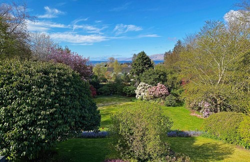 West Laroch Maison | Glenrigh House - Truly special home with beautiful gardens and church ruins.