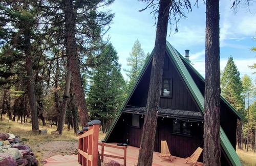 Seeley Lake Cabine | Das BârenHaus is a Charming 2-bedroom A-frame cabin in lovely Seeley Lake