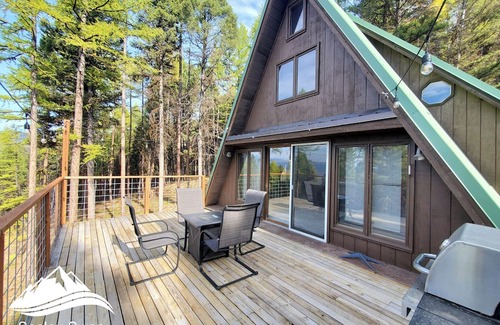 Seeley Lake Cabine | Das BârenHaus is a Charming 2-bedroom A-frame cabin in lovely Seeley Lake