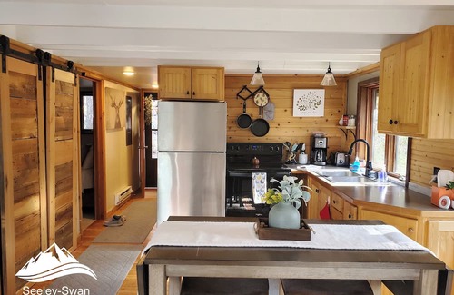Seeley Lake Cabine | Das BârenHaus is a Charming 2-bedroom A-frame cabin in lovely Seeley Lake