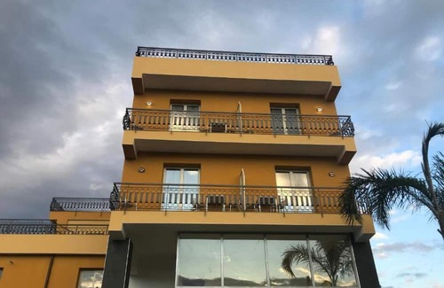 Contrada Pantano d'Arci Appartement | Apartment 'Camera 203 Con Balcone - Terrazza' with Mountain View, Wi-Fi and Air Conditioning