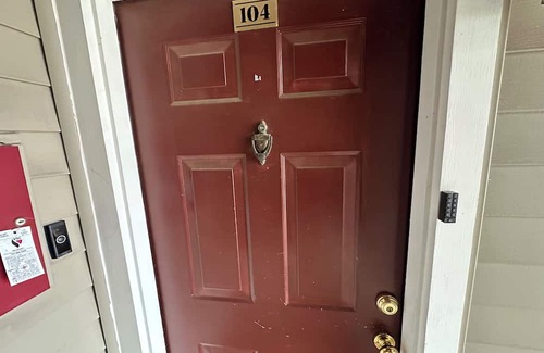 Bull Run Copropriété | Charming 2-bedroom 2-bath condo fully equipped-furnished in wonderful Manassas
