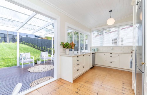 Kingsland Maison | Spacious 4-bedroom house in marvelous Auckland with WiFi, AC