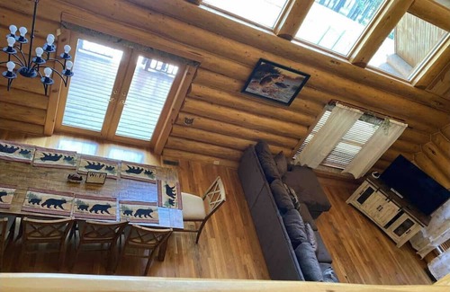 West Fork Maison | Entire House with Pool & Playground on 3 Acres