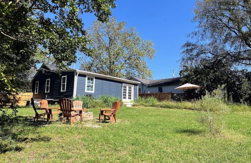 Radnor Maison | The BOHO Bungalow - NEW listing - Close to BNA, Broadway, Zoo, Opry and Geodis
