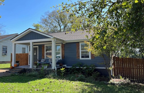 Radnor Maison | The BOHO Bungalow - NEW listing - Close to BNA, Broadway, Zoo, Opry and Geodis