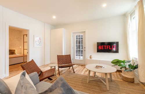 Hochelaga-Maisonneuve Appartement | HOMA-Comfort&Style-2BR-Spacious-Natural Light-FeelHome-A/C-SelfCheckIn-Metro