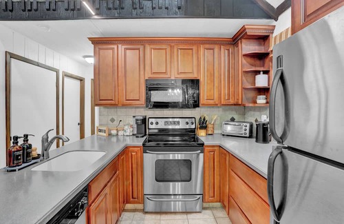 Gouldsboro Cabine | Cozy Cabin Escape: Fire Pit, Kayak, Near Ski Resorts, Kalahari, and Camelback!
