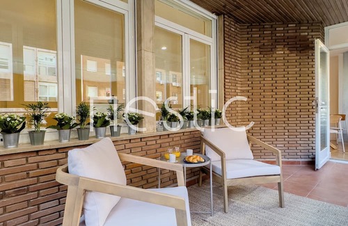 Trafalgar Appartement | CLARAVAL: Apartment + Office Room in Chamberí