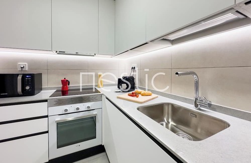 Trafalgar Appartement | CLARAVAL: Apartment + Office Room in Chamberí