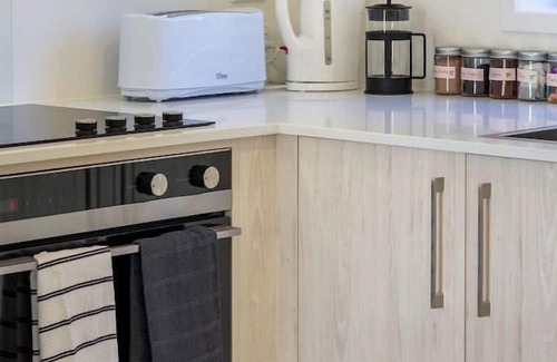 Henderson Maison | Conveniently Located 2BR Townhouse in West AKL