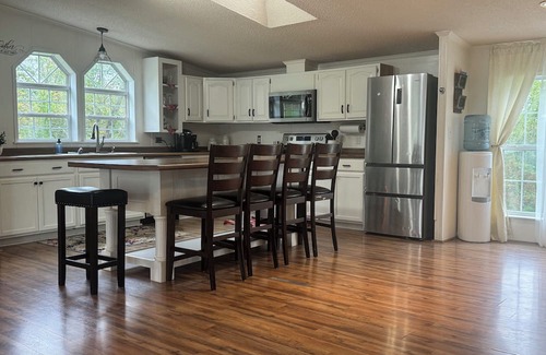 Montgomery Maison | Spacious house with an open floor plan. Family friendly. Serene back yard.