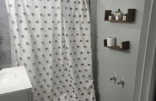 Lindenwold Maison | Charming bedroom with WiFi and AC in Somerdale next to transportation to Philly