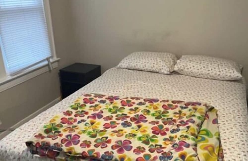 Robertsdale Maison | Charming 2-bedroom house in delightful Whiting with AC, WiFi