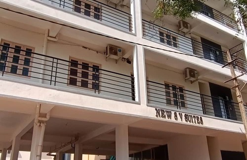 Yelahanka Maison | Spacious Bedroom hotel with AC and Free Wi-Fi in vibrant Bengaluru