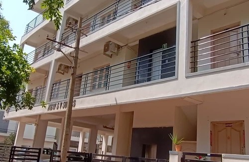 Yelahanka Maison | Spacious Bedroom hotel with AC and Free Wi-Fi in vibrant Bengaluru
