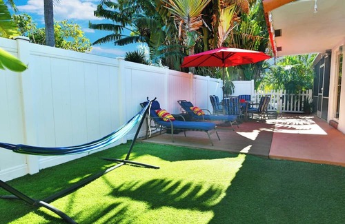 Melaleuca Gardens Maison | Spacious 4-bedroom house in charming Dania Beach with WiFi, AC Dock Water Access