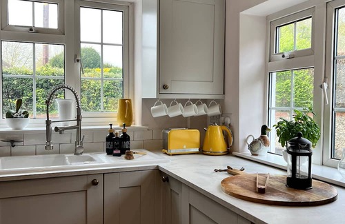 Oakley Maison | Cottage in Basingstoke