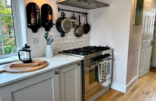 Oakley Maison | Cottage in Basingstoke