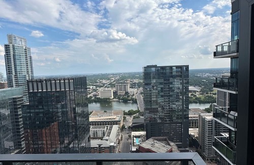 Civic District Copropriété | Downtown Penthouse - 3bed 4bath in the Heart of the Action