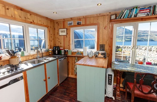 Garve Cabine | Luxury pods with a stunning loch view and access