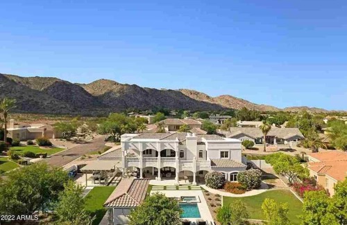 Ahwatukee Foothills Maison | Ultimate Luxury Villa w/ Pool, Jacuzzi & Views