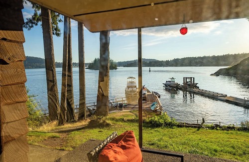 District of North Vancouver Cabine | The Beachfront Cabin at Belcarra