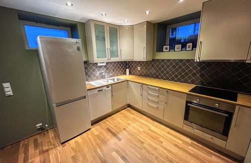 Alesund Appartement | Two-Bedroom City Apartment with Fire Place and Free Parking - Calm and Central