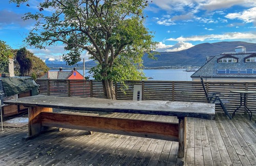 Alesund Appartement | Two-Bedroom City Apartment with Fire Place and Free Parking - Calm and Central