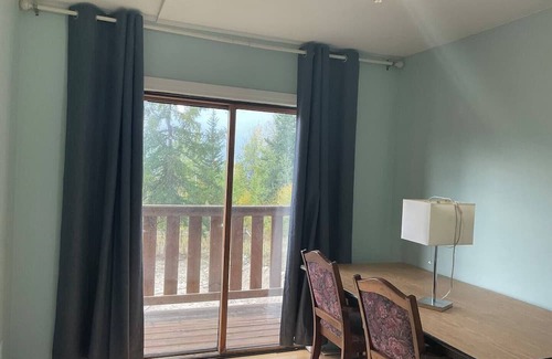 North Okanagan Cabine | The Mansard suite two-bedroom plus den