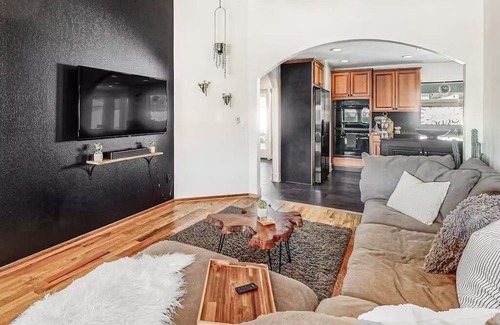 Paradise Valley Village Maison | - NEW - Desert Daze Retreat - Mountain View’s, Pool & Private Backyard Oasis