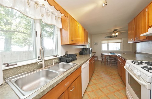 Lake Erie Beach Maison | Beachfront Bliss: 3 Houses on One Property with 8 Bedrooms in Angola, NY